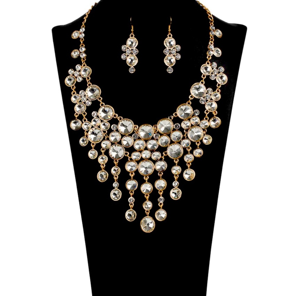 Brand new beautiful necklace and earring set!